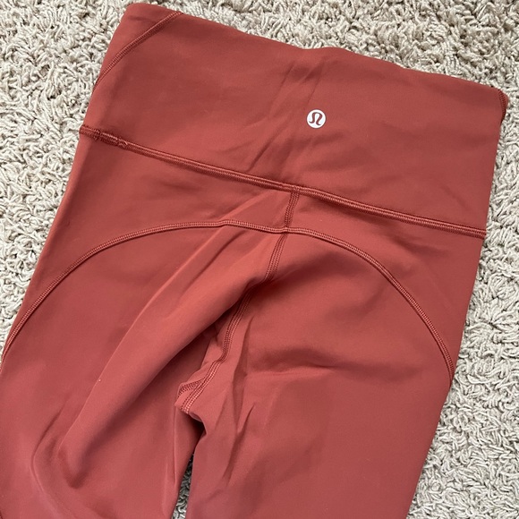 Lululemon Everlux & Mesh high-rise tight 25” inseam, size 4 - Picture 6 of 7